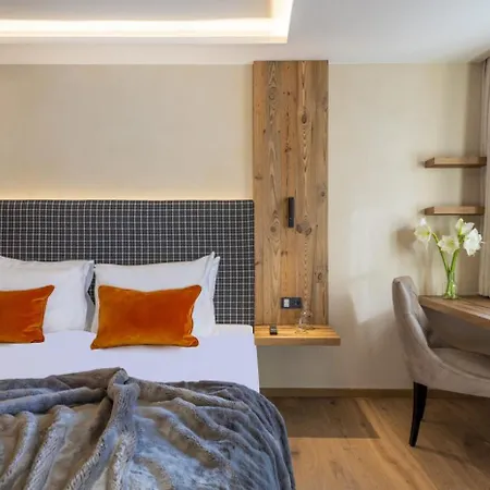 6br Chalet 4 -heated Pool&gym- If You Want To Book, Please Contact On Wh-ats-app - 0034-635-518-057 !!!! Villa Lech am Arlberg