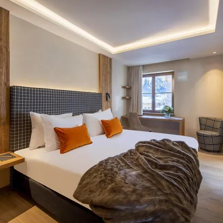 6br Chalet 4 -heated Pool&gym- If You Want To Book, Please Contact On Wh-ats-app - 0034-635-518-057 !!!! Villa
